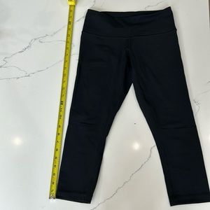 Lululemon size 4 capris